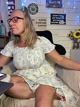 TrenaAnne online show from 05/18/26, 05:52