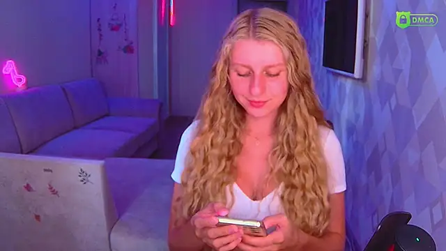 AmaliaQueen online show from 09/20/25, 02:07