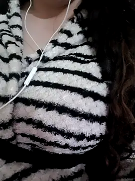 Snapshot of Zanoba-16 chatting on 03/22/25, 01:43 Zanoba-16 online show from 03/22/25, 01:43