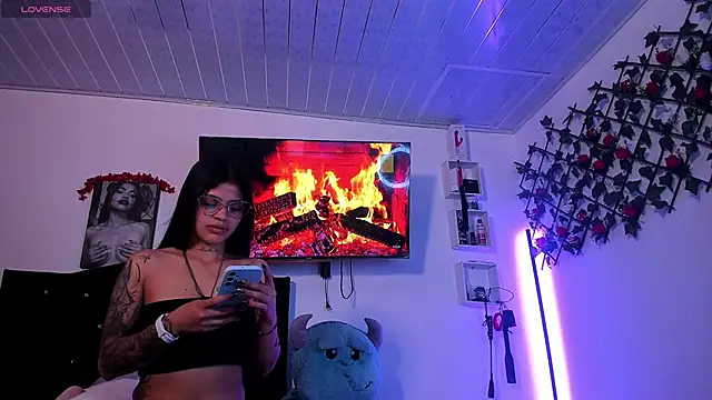 Snapshot of Alaia_Asuka chatting on 09/24/25, 12:36 Alaia Asuka online show from 09/24/25, 12:36