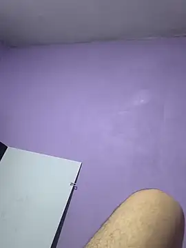 Snapshot of Carloscc15 chatting on 12/17/25, 04:24 Carloscc15 online show from 12/17/25, 04:24