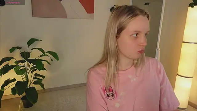 Beatrica Klein online show from 11/10/25, 04:17