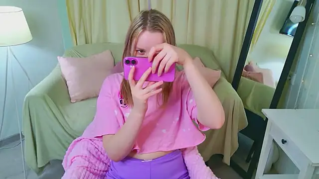 Beatrica Klein online show from 04/11/26, 03:05