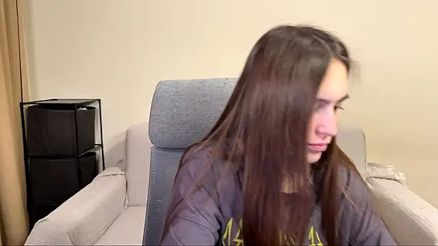 AliceKolltt online show from 04/12/26, 08:36