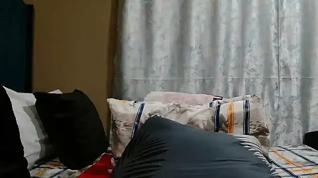 Snapshot of BERNINIBLUSHX89 chatting on 10/16/25, 09:05 BERNINIBLUSHX89 online show from 10/16/25, 09:05