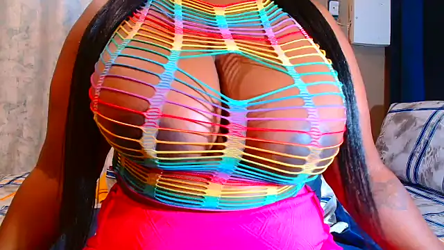 Snapshot of BERNINIBLUSHX89 chatting on 11/28/25, 08:33 BERNINIBLUSHX89 online show from 11/28/25, 08:33