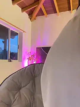 Snapshot of EmaSaenz chatting on 01/30/25, 11:24 EmaSaenz online show from 01/30/25, 11:24