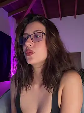 Snapshot of EmaSaenz chatting on 02/26/25, 02:26 EmaSaenz online show from 02/26/25, 02:26