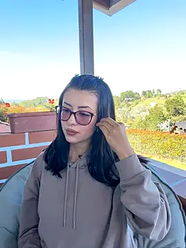 Snapshot of EmaSaenz chatting on 09/10/25, 08:53 EmaSaenz online show from 09/10/25, 08:53