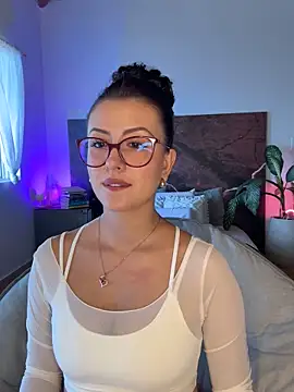 Snapshot of EmaSaenz chatting on 09/11/25, 08:20 EmaSaenz online show from 09/11/25, 08:20