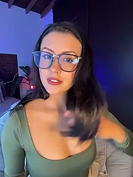 Snapshot of EmaSaenz chatting on 09/27/25, 08:47 EmaSaenz online show from 09/27/25, 08:47