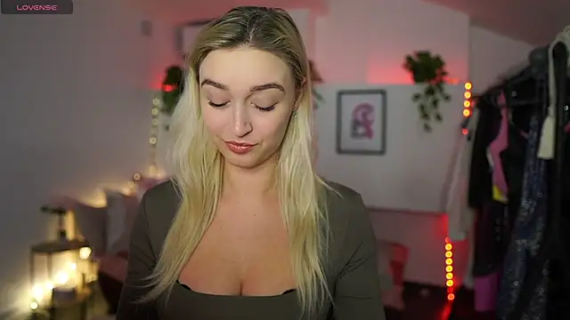 Snapshot of Alexis___Texas chatting on 12/03/24, 07:22 Alexis Texas online show from 12/03/24, 07:22