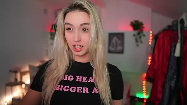 Snapshot of Alexis___Texas chatting on 12/10/24, 10:47 Alexis Texas online show from 12/10/24, 10:47