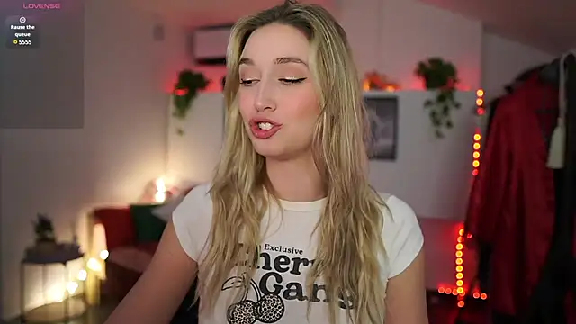 Snapshot of Alexis___Texas chatting on 02/04/25, 10:24 Alexis Texas online show from 02/04/25, 10:24