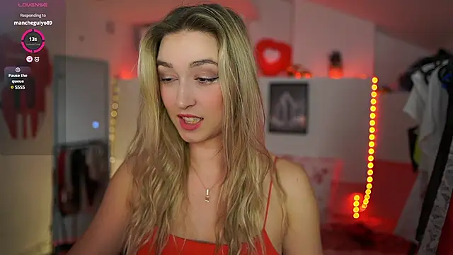 Snapshot of Alexis___Texas chatting on 03/04/25, 10:16 Alexis Texas online show from 03/04/25, 10:16