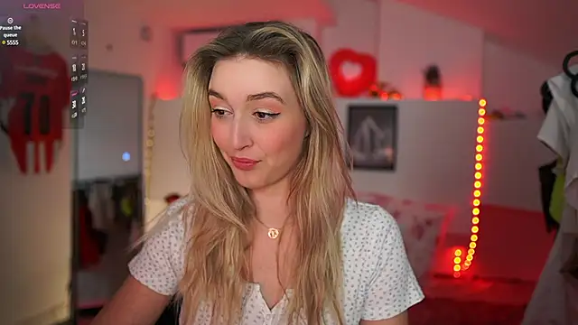 Snapshot of Alexis___Texas chatting on 03/08/25, 02:30 Alexis Texas online show from 03/08/25, 02:30