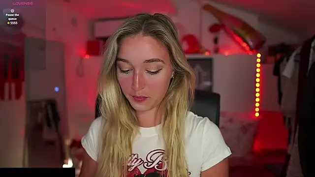 Snapshot of Alexis___Texas chatting on 09/21/25, 06:20 Alexis Texas online show from 09/21/25, 06:20