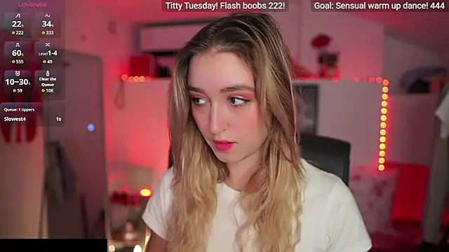 Snapshot of Alexis___Texas chatting on 11/18/25, 02:32 Alexis Texas online show from 11/18/25, 02:32