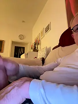 Snapshot of Frank22xx chatting on 01/07/26, 08:33 Frank22xx online show from 01/07/26, 08:33