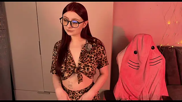 RozieRose online show from 10/26/25, 04:51