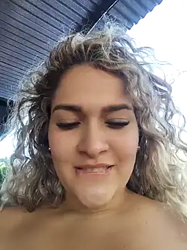 Sara smiiith211 online show from 12/29/24, 10:25