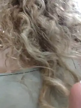 Sara smiiith211 online show from 10/14/25, 12:33