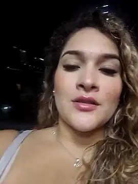 Sara smiiith211 online show from 10/27/25, 11:31