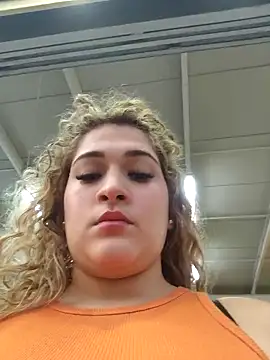 Sara smiiith211 online show from 12/15/25, 10:58