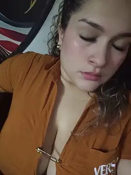Sara smiiith211 online show from 05/23/26, 12:49