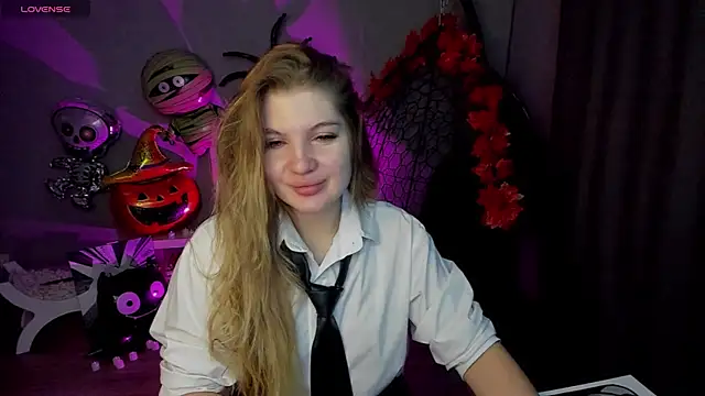 lily williamss online show from 10/31/25, 12:11