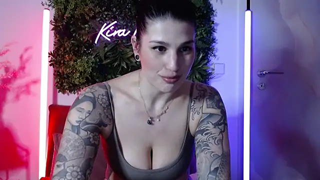 Snapshot of KiraKane1 chatting on 01/22/25, 04:44 KiraKane1 online show from 01/22/25, 04:44
