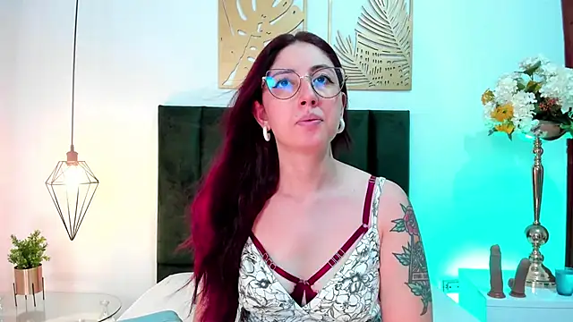 Emilywatsonn online show from 02/05/25, 11:44