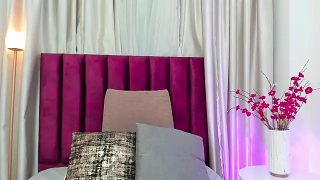 Emilywatsonn online show from 02/06/25, 11:43