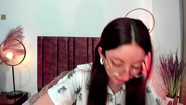 Emilywatsonn online show from 02/07/25, 11:45