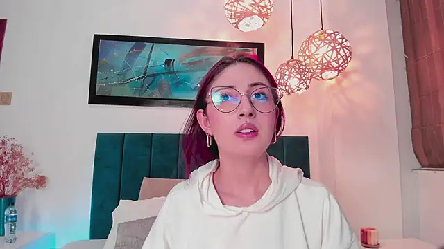 Emilywatsonn online show from 09/11/25, 12:22