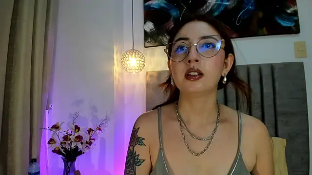 Emilywatsonn online show from 10/22/25, 12:33