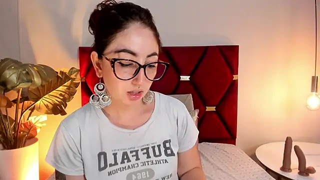 Emilywatsonn online show from 11/22/25, 12:42