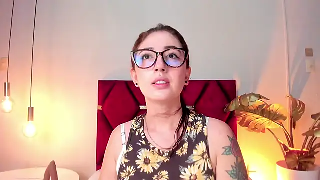 Emilywatsonn online show from 11/25/25, 12:32