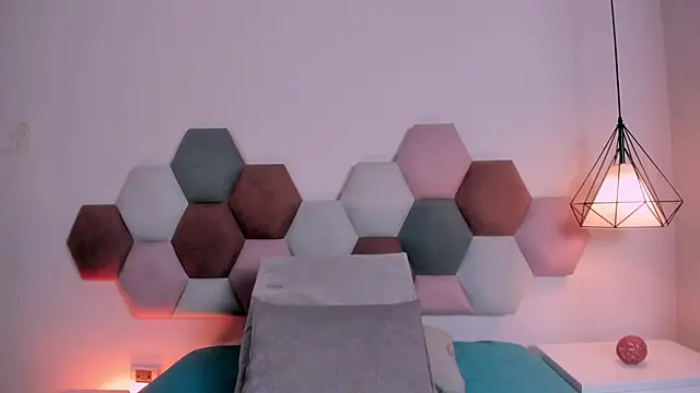 Emilywatsonn online show from 07/10/26, 12:37