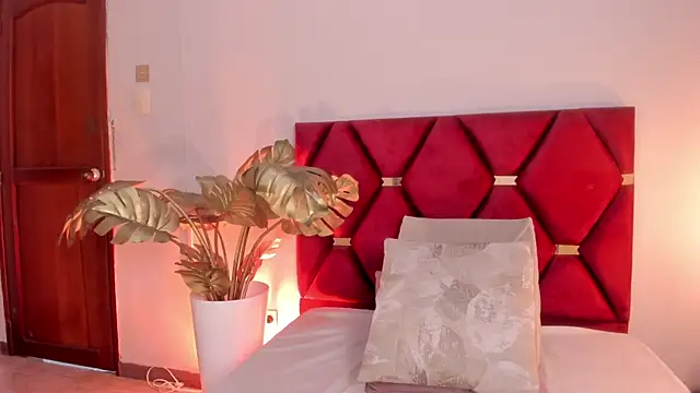 Emilywatsonn online show from 07/11/26, 12:57