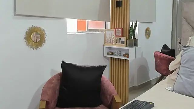 Snapshot of EmilyPeytonn chatting on 12/05/25, 12:36 EmilyPeytonn online show from 12/05/25, 12:36