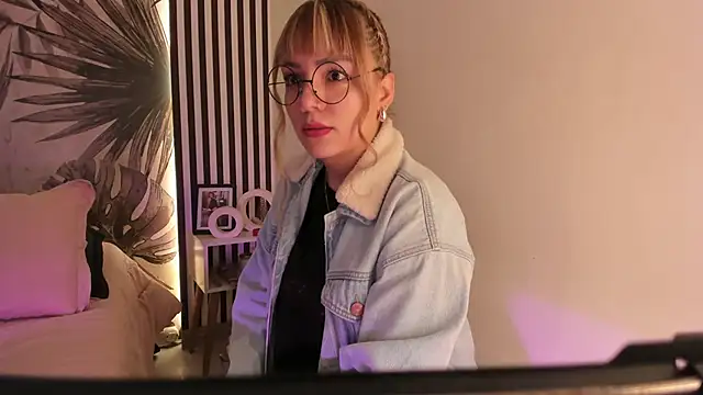 Samaantha-White online show from 04/16/26, 11:33