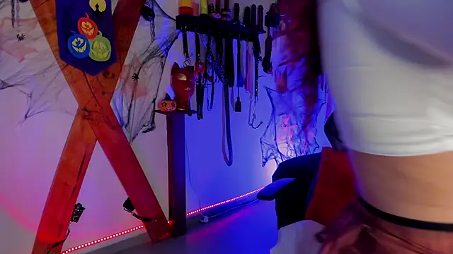 Laureen hill online show from 10/19/25, 12:33