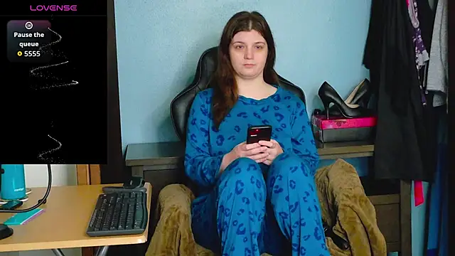 TreeJeanne online show from 11/30/25, 03:43