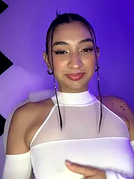 Snapshot of _Aura- chatting on 09/19/25, 11:49 Aura- online show from 09/19/25, 11:49