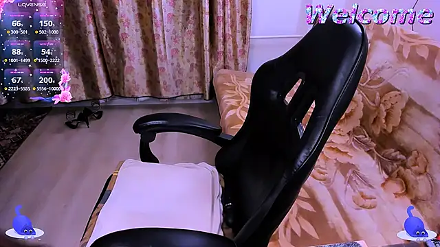 Snapshot of Sabrina_ONLY chatting on 10/13/25, 09:04 Sabrina ONLY online show from 10/13/25, 09:04