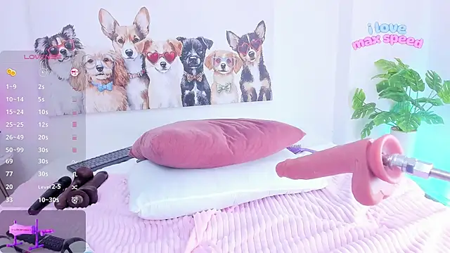 ashley nicoll online show from 11/04/25, 01:43