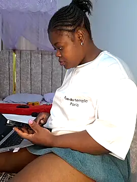 Snapshot of catehorny chatting on 09/27/25, 07:13 catehorny online show from 09/27/25, 07:13