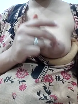 Snapshot of Aaradhya chatting on 03/17/25, 01:18 Aaradhya online show from 03/17/25, 01:18