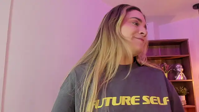 Snapshot of Andy_and_emma chatting on 12/10/24, 01:00 Andy and emma online show from 12/10/24, 01:00